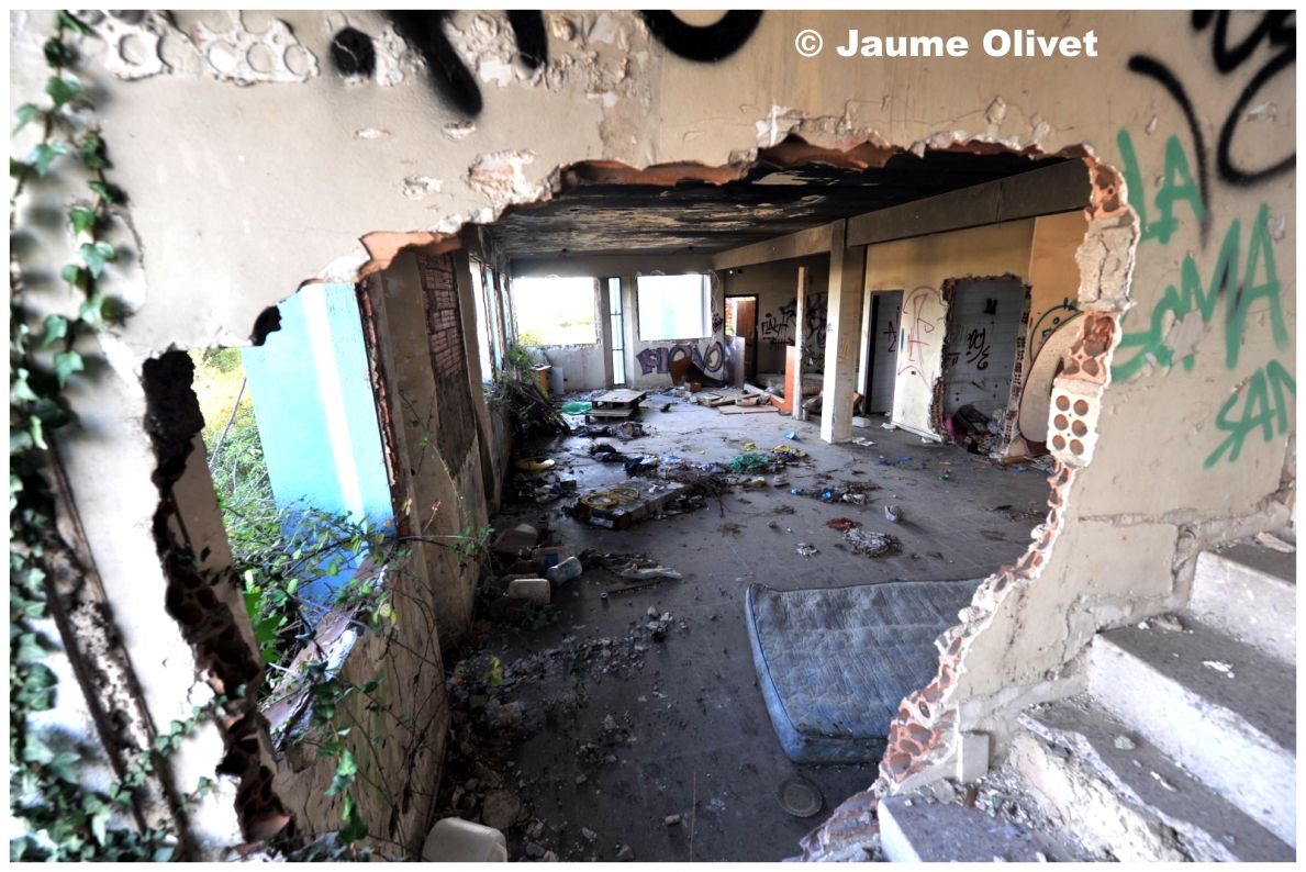 � Jaume OlivetLOGO